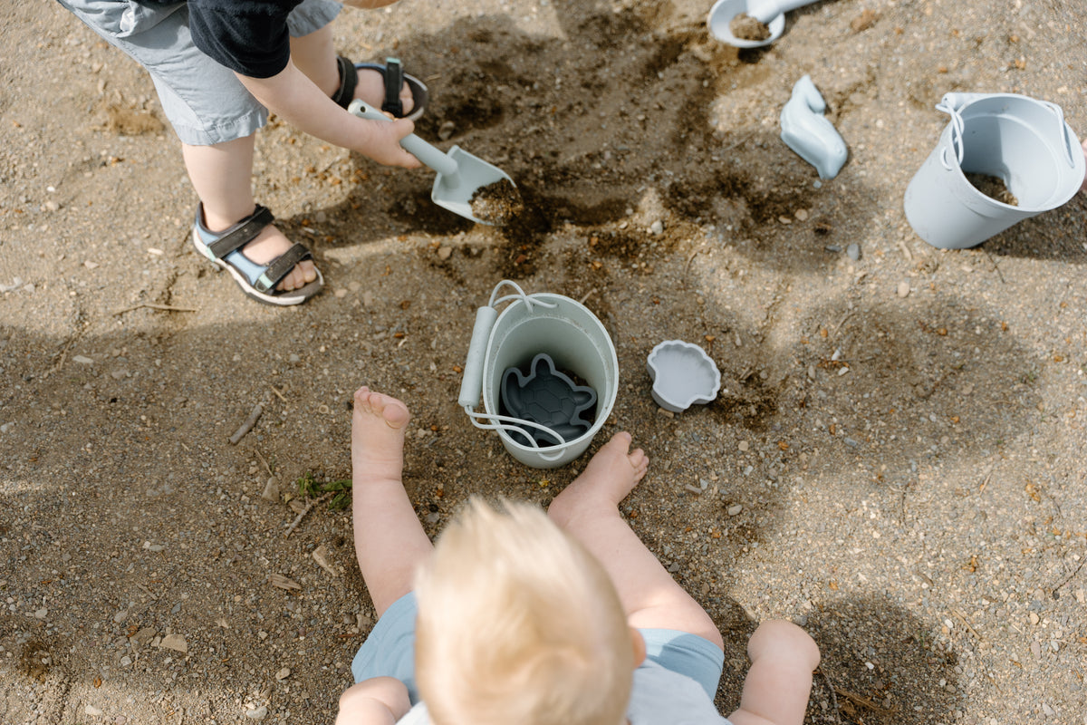 Ocean Bucket Seafoam Beach Bucket with Ocean Characters – PEAKS & VALLEYS BABY
